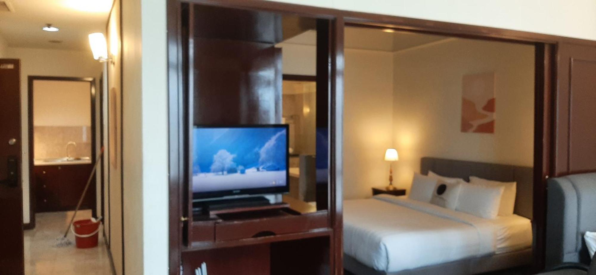 B Service Times Square Kl Apartment