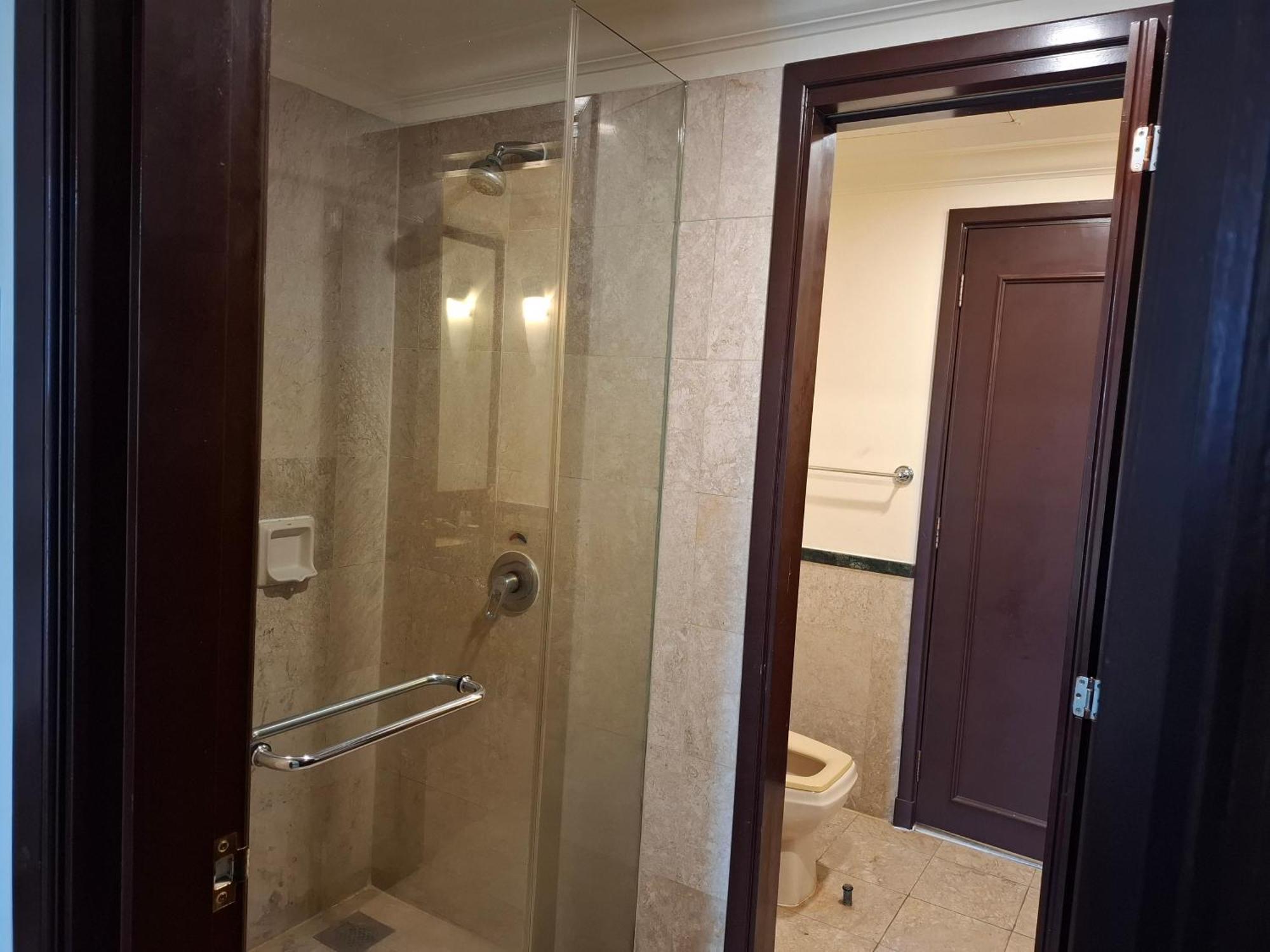 B Service Times Square Kl Apartment